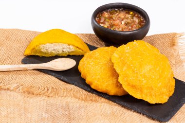 Geleneksel Kolombiya Mutfağı Tavukla Dolu Lezzetli Kızarmış Kekler