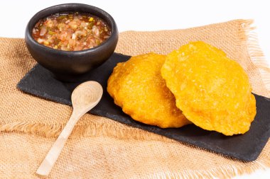 Geleneksel Kolombiya Mutfağı Tavukla Dolu Lezzetli Kızarmış Kekler