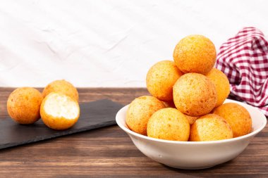 Fritters Geleneksel Kolombiya Yemeği; Kızarmış Peynirli Un Mantı