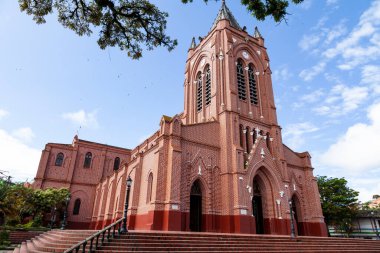 San Roque, Antioquia - Kolombiya - 7 Kasım 2022; San Roque Katolik Kilisesi