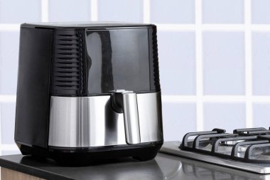 Küçük Mutfak Aletleri - Hot Air Fryer; Fotoğraf: Mutfakta