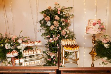 Sosyal Etkinlikler İçin Resepsiyon Salonu Madalyası Konuklar için Tatlı Masası