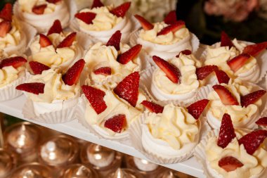 Sosyal Etkinlikler İçin Resepsiyon Salonu Madalyası Konuklar için Tatlı Masası