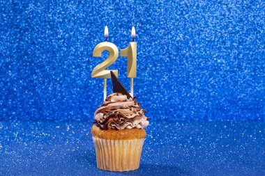 Doğum Günü veya Yıldönümü Kutlaması Numaralı Kek; 21 Numara