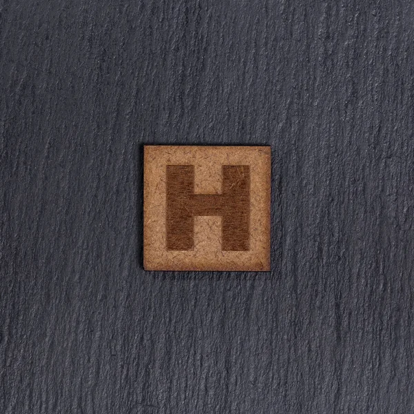 Hoofdletter Square Houten Tegels Letter Black Stone Achtergrond — Stockfoto