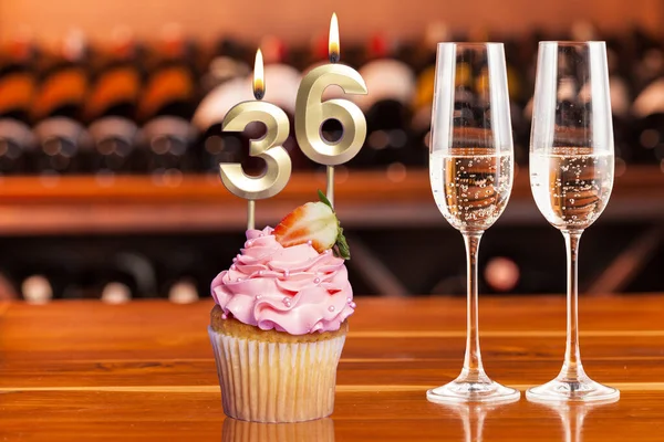 Cupcake Con Número Para Celebración Del Cumpleaños Del Aniversario Número — Foto de Stock