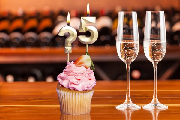 Cupcake Αριθμό Για Τον Εορτασμό Των Γενεθλίων Της Επετείου Ερώτηση — Φωτογραφία Αρχείου