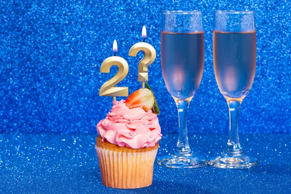 Cupcake Mit Zahl Für Geburtstagsfeier Oder Jubiläum Nummer Und Fragezeichen — Stockfoto