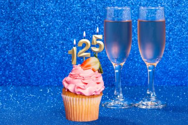 Doğum Günü veya Yıldönümü Kutlaması Numaralı Kek; 125 Numara.