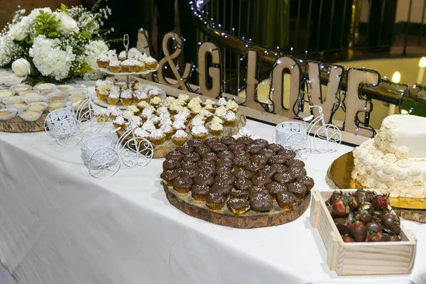 Social events; Individual Dessert Table For Guests