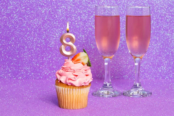 Cupcake Αριθμό Και Ποτήρια Κρασί Για Γενέθλια Επετειακή Γιορτή Αριθμός — Φωτογραφία Αρχείου