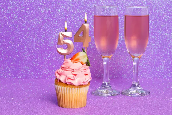 Cupcake Avec Nombre Les Lunettes Avec Vin Pour Anniversaire Célébration — Photo