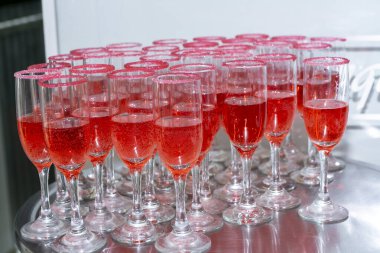 Bir parti, etkinlik, düğün resepsiyonu ya da ziyafet için kokteyl.