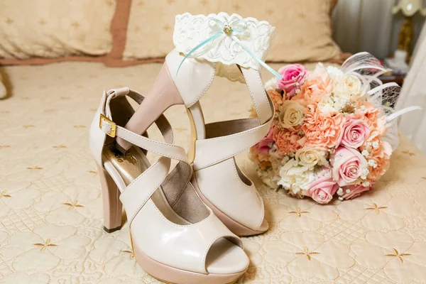 Букет Взуття Нареченої Весілля — стокове фото