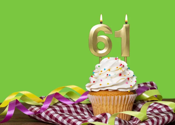Verjaardagstaart Met Kaars Nummer Groene Achtergrond — Stockfoto