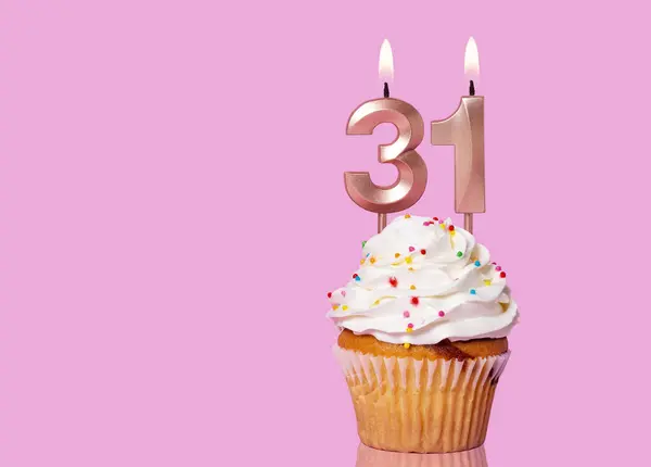 Verjaardagstaart Met Kaars Nummer Roze Achtergrond — Stockfoto