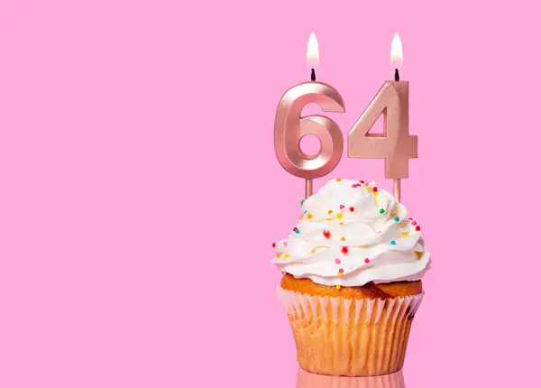 Pastel Cumpleaños Con Número Vela Sobre Fondo Rosa —  Fotos de Stock