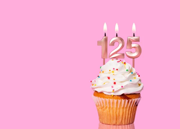 День Рождения Торт Свечой Номер 125 Розовом Фоне — стоковое фото