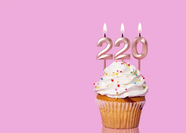 Geburtstagstorte Mit Kerze Nummer 220 Auf Rosa Hintergrund — Stockfoto