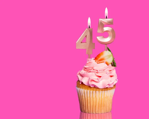 Cupcake Γενεθλίων Τον Αριθμό Κεριού Καυτό Ροζ Φόντο — Φωτογραφία Αρχείου