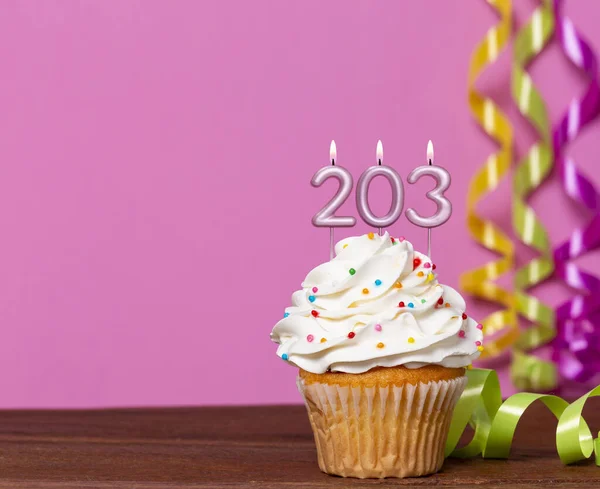 Geburtstagstorte Mit Kerze Nummer 203 Auf Rosa Hintergrund — Stockfoto