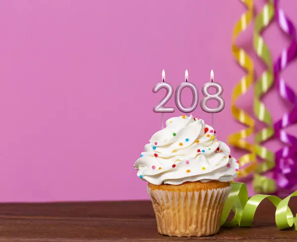 Geburtstagstorte Mit Kerze Nummer 208 Auf Rosa Hintergrund — Stockfoto