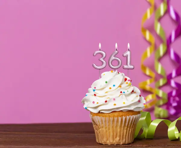 День Рождения Торт Свечой Номер 361 Розовом Фоне — стоковое фото