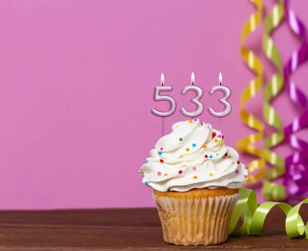 Tort Urodzinowy Świeczkami Numer 533 Zdjęcie Różowym Tle — Zdjęcie stockowe