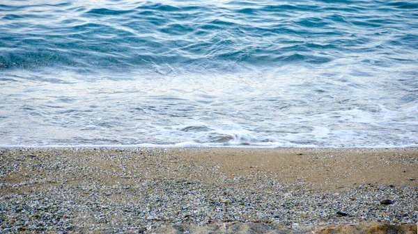 해변의 파도와 자연적 — 스톡 사진