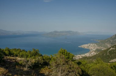 Panorama görünüm cape kama Vourla şehir ve Ege Denizi, turizm Yunanistan