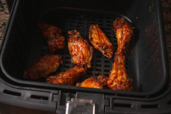 Air Fryer ev yapımı ızgara tavuk kanadı..