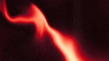 Kırmızı renk eğimli kumlu arkaplan. Siyah üzerine aydınlatılmış kristal lekeler. Gürültü dokusu etkisi.