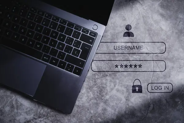 Bilgisayarında siber güvenlik şifresi olan masaüstü görüntüsü. Hacker 'dan veri koruması.
