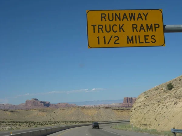Runaway Truck Ramp Road Signe Conduite Interstate Photo Haute Qualité — Photo