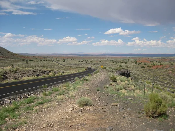Wide Open Highway Norra Arizona Med Vacker Utsikt Högkvalitativt Foto — Stockfoto