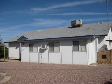 Arizona 'daki evime bakıyorum, arka bahçe manzaralı. Yüksek kalite fotoğraf
