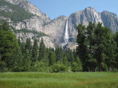 Yosemite Şelalesi manzarası, Cook Meadow 'da yürüyüş yolu, Yosemite Ulusal Parkı, California. Yüksek kalite fotoğraf