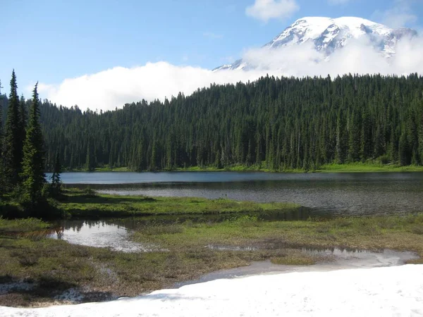 Mount Rainier Wolken Bij Reflection Lake Sunny Day Hoge Kwaliteit — Stockfoto