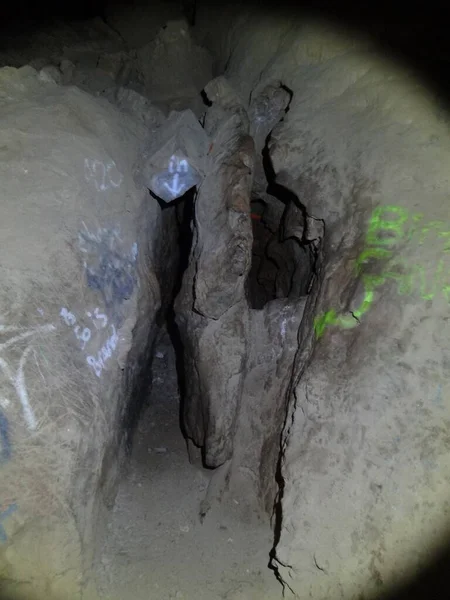 探索地下的胡椒酱洞穴 靠近甲骨文 探索亚利桑那州 高质量的照片 — 图库照片