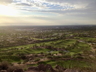 Phoenix 'teki Camelback Dağı' ndan Cholla Patikası 'na doğru bir yürüyüş. Yüksek kalite fotoğraf