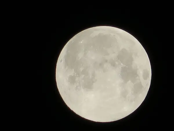 Detalhes Brilhantes Lua Cheia Céu Escuro Noite Não Editado Foto — Fotografia de Stock