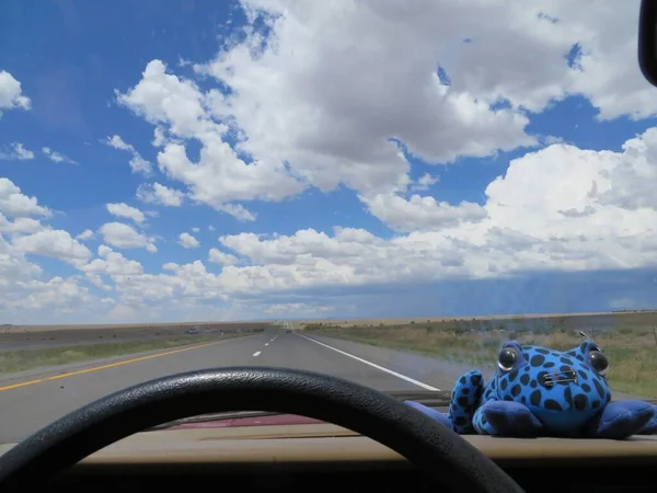 Вождение Автомобиля 1980 Годов Шоссе Висконсин Летом Пухлые Облака Высокое — стоковое фото