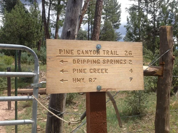 Turistická Značka Pine Canyon Trail Arizoně Kvalitní Fotografie — Stock fotografie