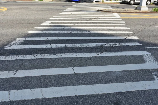 Gestreifter Crosswalk New York City Einem Sonnigen Nachmittag Hochwertiges Foto — Stockfoto
