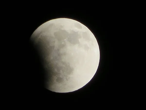 Detalhes Parciais Lua Eclipse Lunar Céu Escuro Claro Noite Foto — Fotografia de Stock