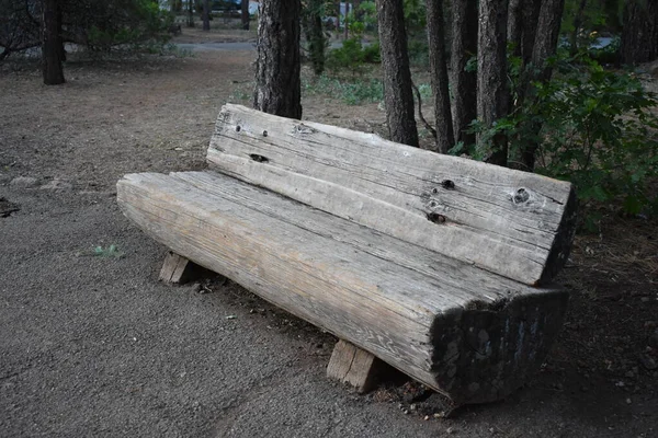 Mcarthur Burney瀑布纪念国家公园的木制长椅高质量的照片 — 图库照片
