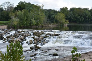 Kentucky 'deki Green River' daki Rochester Barajı. John Prine 'ın Paradise şarkısında bahsettiği gibi. Fotoğraf Eylül 2023 'te John Prine Memorial Park' ta çekildi. Yüksek kalite fotoğraf