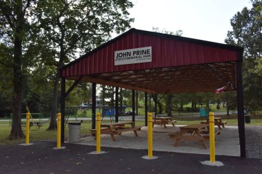 Kentucky 'deki Green River yakınlarındaki Rochester Barajı' nda, John Prine 'ın Paradise şarkısında bahsettiği gibi. Fotoğraf Eylül 2023 'te John Prine Memorial Park' ta çekildi. Yüksek kalite fotoğraf