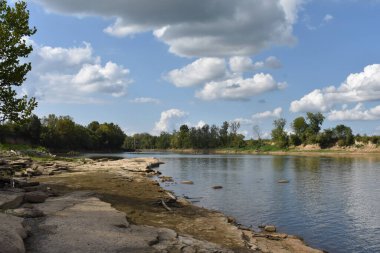 Kentucky 'deki Green River yakınlarındaki Rochester Barajı' nda, John Prine 'ın Paradise şarkısında bahsettiği gibi. Fotoğraf Eylül 2023 'te John Prine Memorial Park' ta çekildi. Yüksek kalite fotoğraf