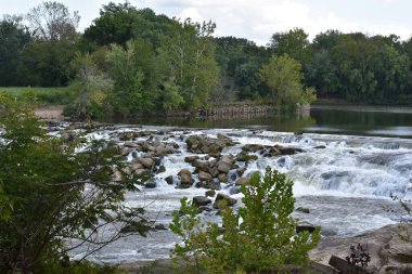 Kentucky 'deki Green River' daki Rochester Barajı. John Prine 'ın Paradise şarkısında bahsettiği gibi. Fotoğraf Eylül 2023 'te John Prine Memorial Park' ta çekildi. Yüksek kalite fotoğraf